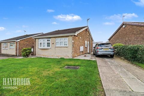 2 bed property, in Buckthorn Close, £240,000