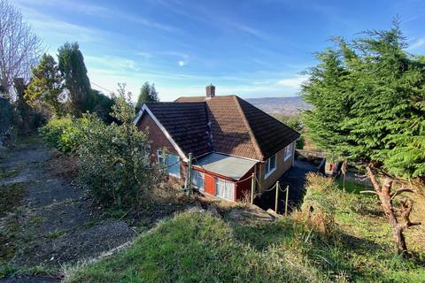 2 bed property, in 7 Crynallt, £240,000