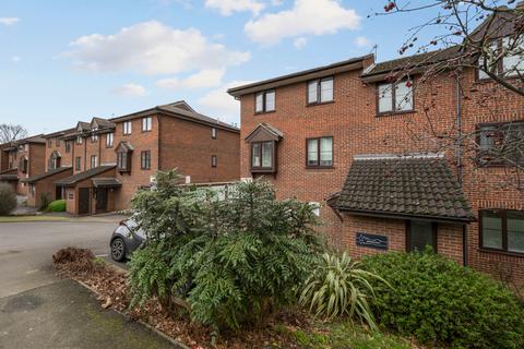 1 bed property, in Alexandra Road, £300,000