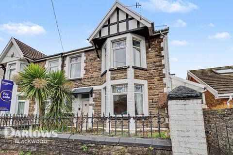 4 bed property, in Bargoed CF81, £190,000