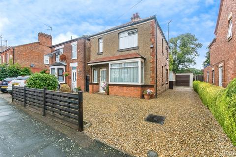 3 bed property, in Colvile Road, £225,000