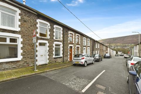 3 bed property, in Caroline Street, £125,000
