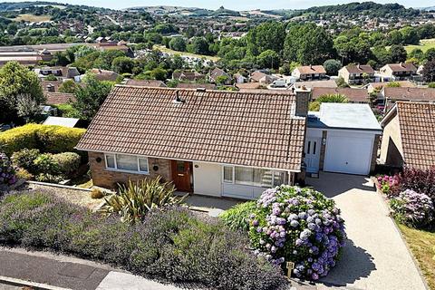 2 bed property, in Bridport, £425,000