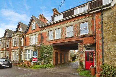1 bed property, in Victoria Street, £90,000
