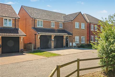 5 bed property, in Walnut Tree Drive, £535,000