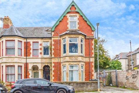 2 bed property, in Claude Place, £160,000