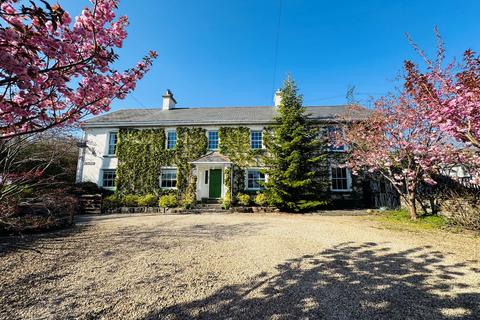 5 bed property, in Mountain Road, £1,120,000