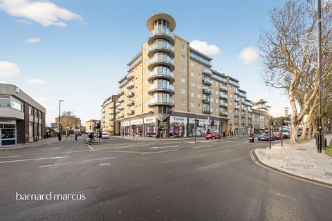 2 bed property, in High Street, £275,000