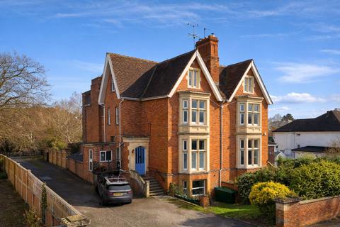 5 bed property, in Lyefield Road West, £1,150,000