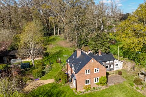 5 bed property, in Ash Hill Common, £975,000