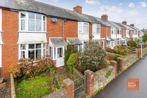 2 bed property, in Ashford Road, £450,000