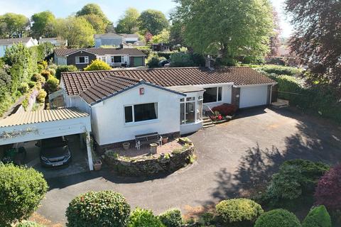 3 bed property, in Whitchurch Road, £525,000