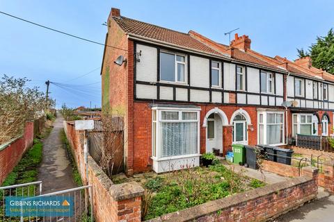 3 bed property, in Taunton Road, £205,000