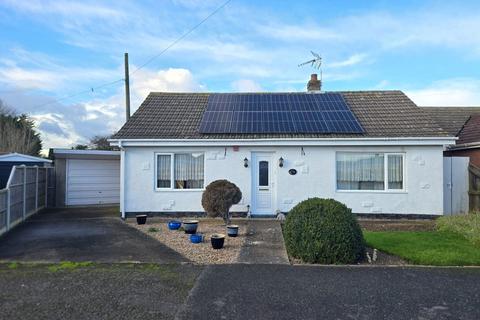 2 bed property, in Elizabeth Drive, £190,000