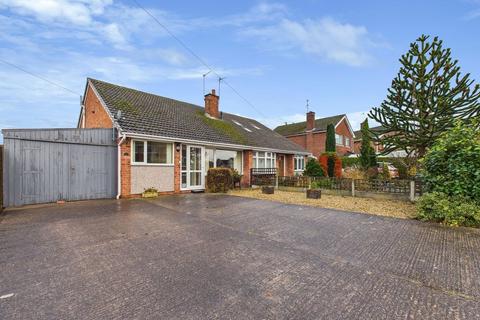 2 bed property, in Springfield Avenue, £265,000