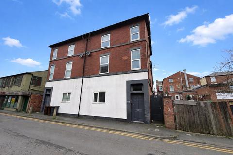 6 bed property, in Stanley Street, £330,000