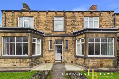 5 bed property, in Stoneleigh, £350,000