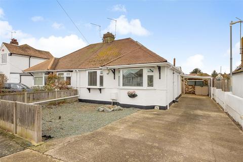 2 bed property, in Russell Drive, £365,000
