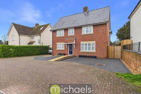 4 bed property, in Colneford Hill, £585,000
