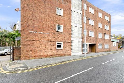 1 bed property, in Tram Road, £65,000