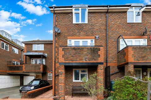 3 bed property, in Crown Close, £675,000