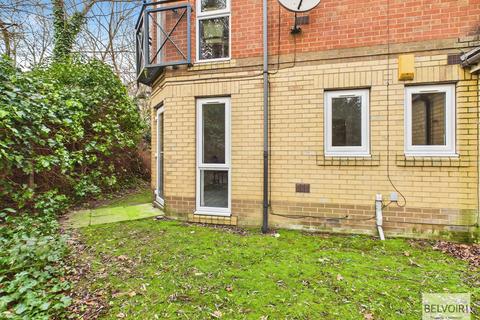 1 bed property, in Headford Gardens, £95,000