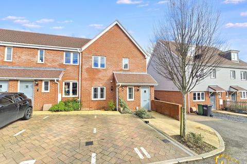 1 bed property, in Preston Hall Close, £187,500