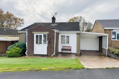 2 bed property, in Greenacre Drive, £300,000
