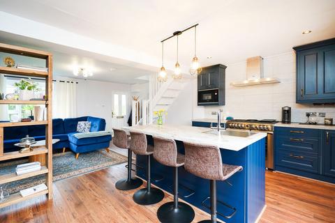 3 bed property, in Springfield Road, £250,000