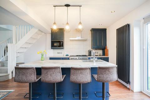 3 bed property, in Springfield Road, £240,000