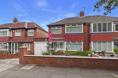 3 bed property, in Saltwell Road South, £240,000