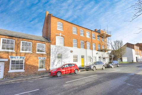 3 bed property, in Robert Street, £180,000