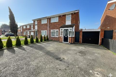 3 bed property, in Bembridge Gardens, £375,000