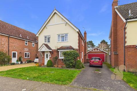 4 bed property, in Southgate Gardens, £475,000