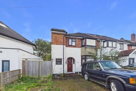 3 bed property, in Pine Gardens, £625,000