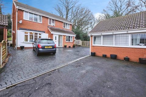 4 bed property, in Coppice Rise, £380,000