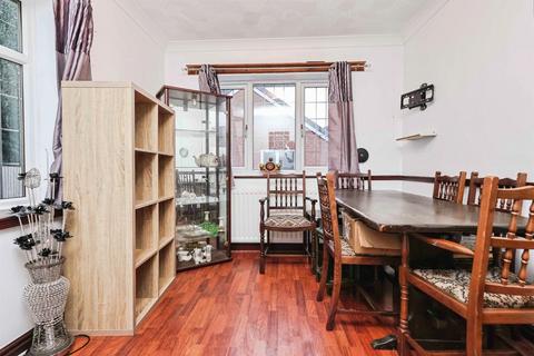 4 bed property, in Coppice Rise, £350,000