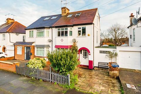 4 bed property, in Newton Avenue, £875,000