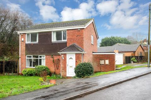 4 bed property, in Substantial Plot on Bickley Avenue, £415,000