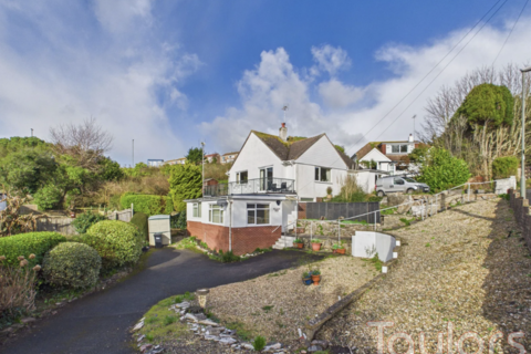 2 bed property, in Broadsands Park Road, £200,000