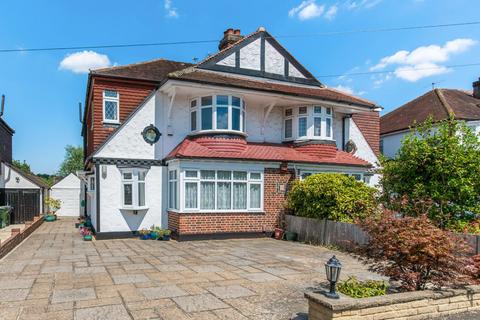 4 bed property, in Calverley Road, £800,000