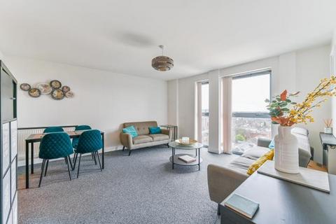 3 bed property, in City House, £260,000
