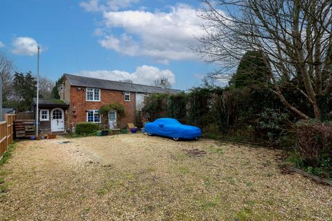 2 bed property, in Bridge Road, £325,000
