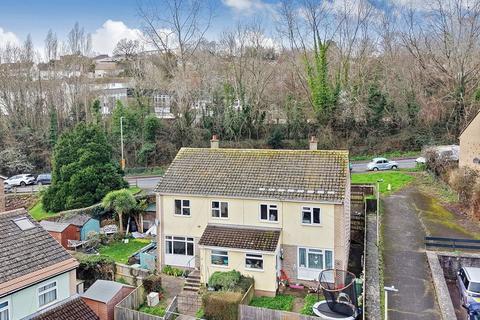 3 bed property, in Hopes Close, £275,000