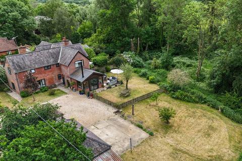 3 bed property, in Mill Lane, £610,000