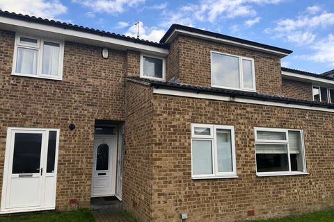 2 bed property, in Aspen Gardens, £215,000