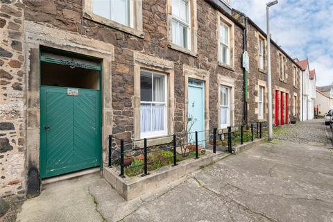 1 bed property, in Main Street, £180,000