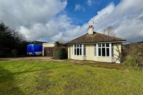 2 bed property, in Steeple Road, £600,000