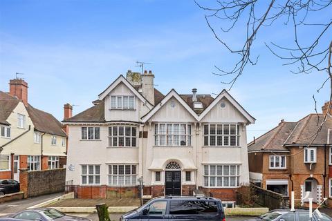 1 bed property, in Davigdor Road, £190,000