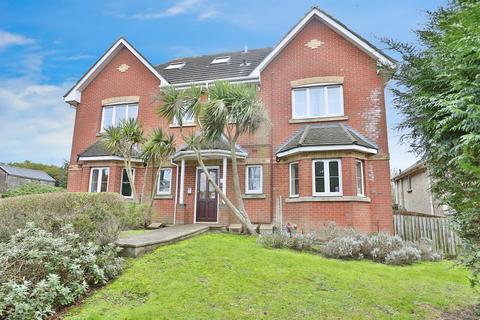 2 bed property, in Albert Road, £180,000